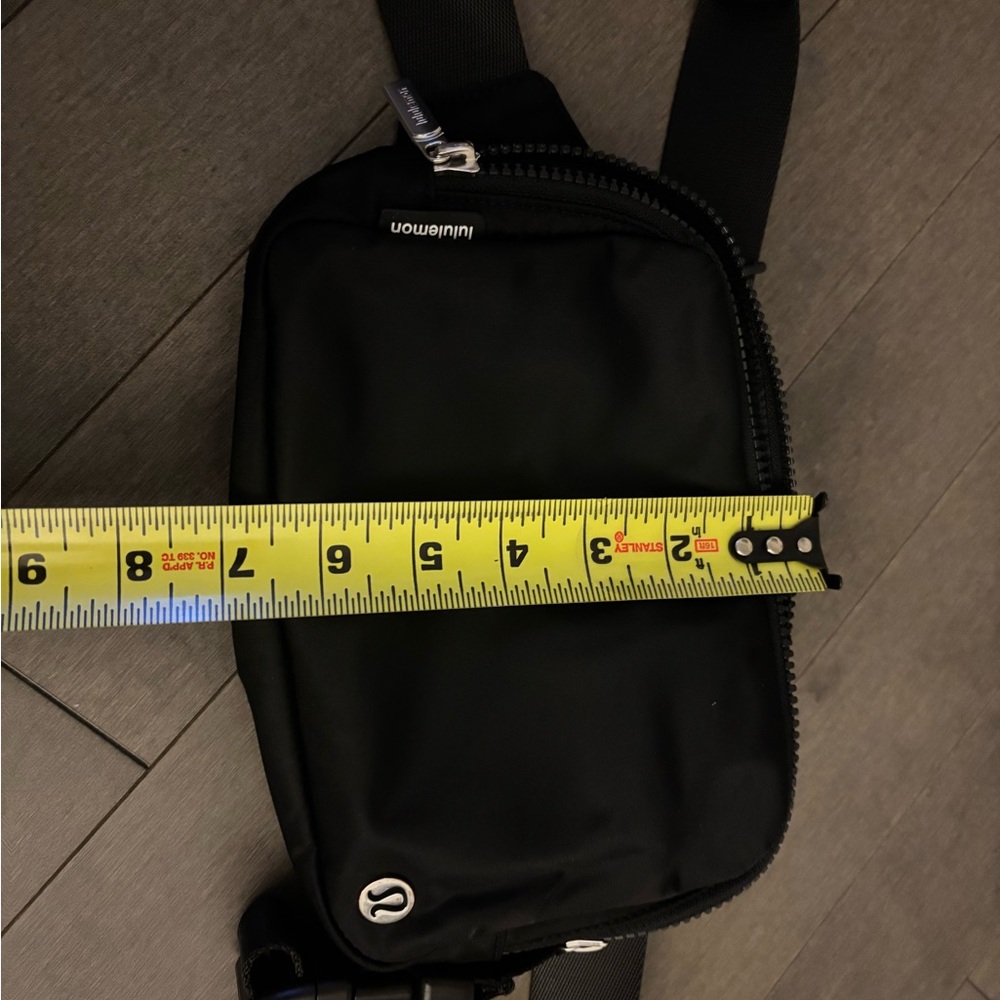 Lululemon Black Belt Bag - Picture 6 of 6